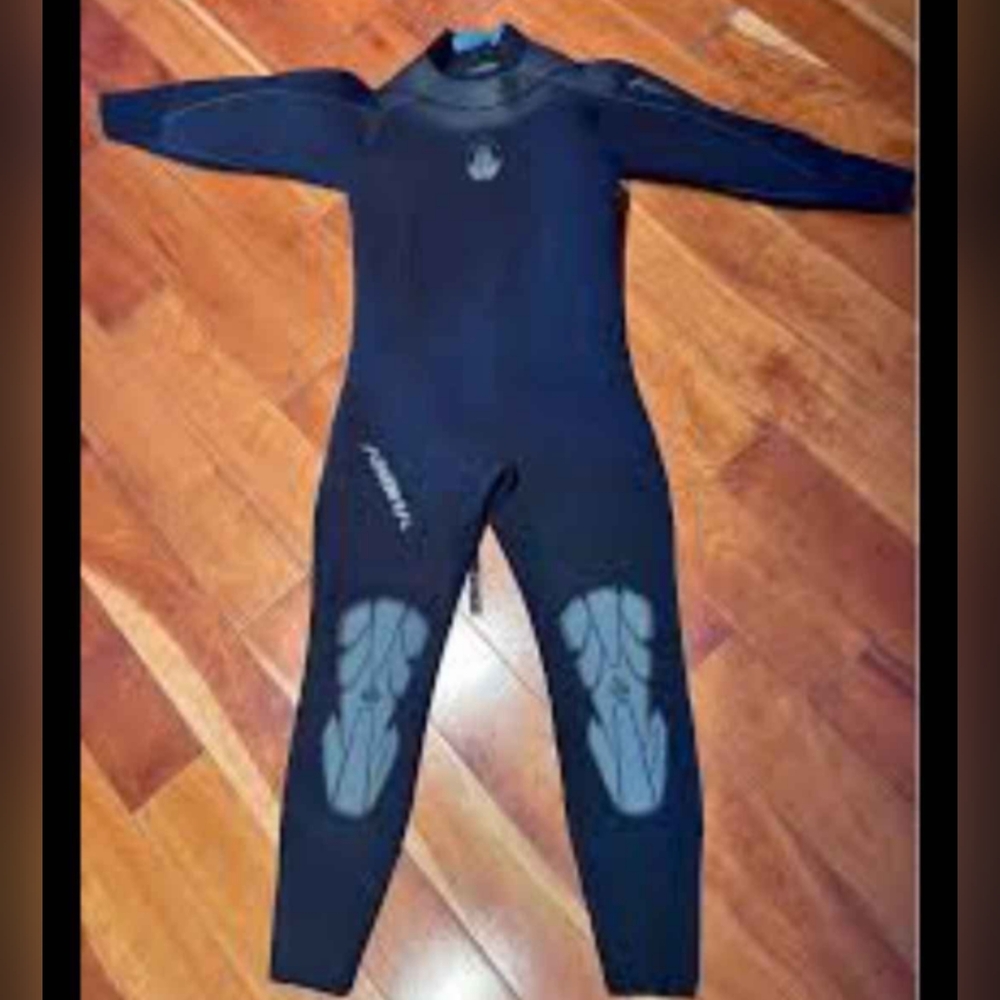 New Akona Black Wetsuit